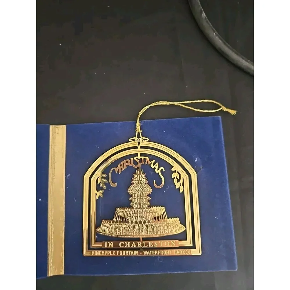 CHRISTMAS IN‎ CHARLESTON HOLY CITY ORNAMENT ~ 1998 Pineapple Fountain-Waterfront